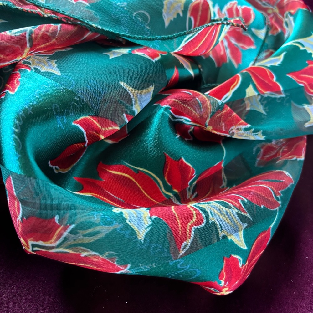 Vintage Green Poinsettia Scarf - Picture 2 of 3